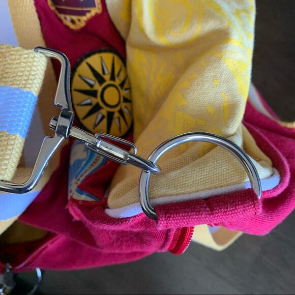 Universal Studios Wizarding World of Harry Potter Quidditch 07 Duffle Bag Red - Picture 11 of 13